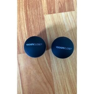 Yoogi's closet round‎ lip moisturizer